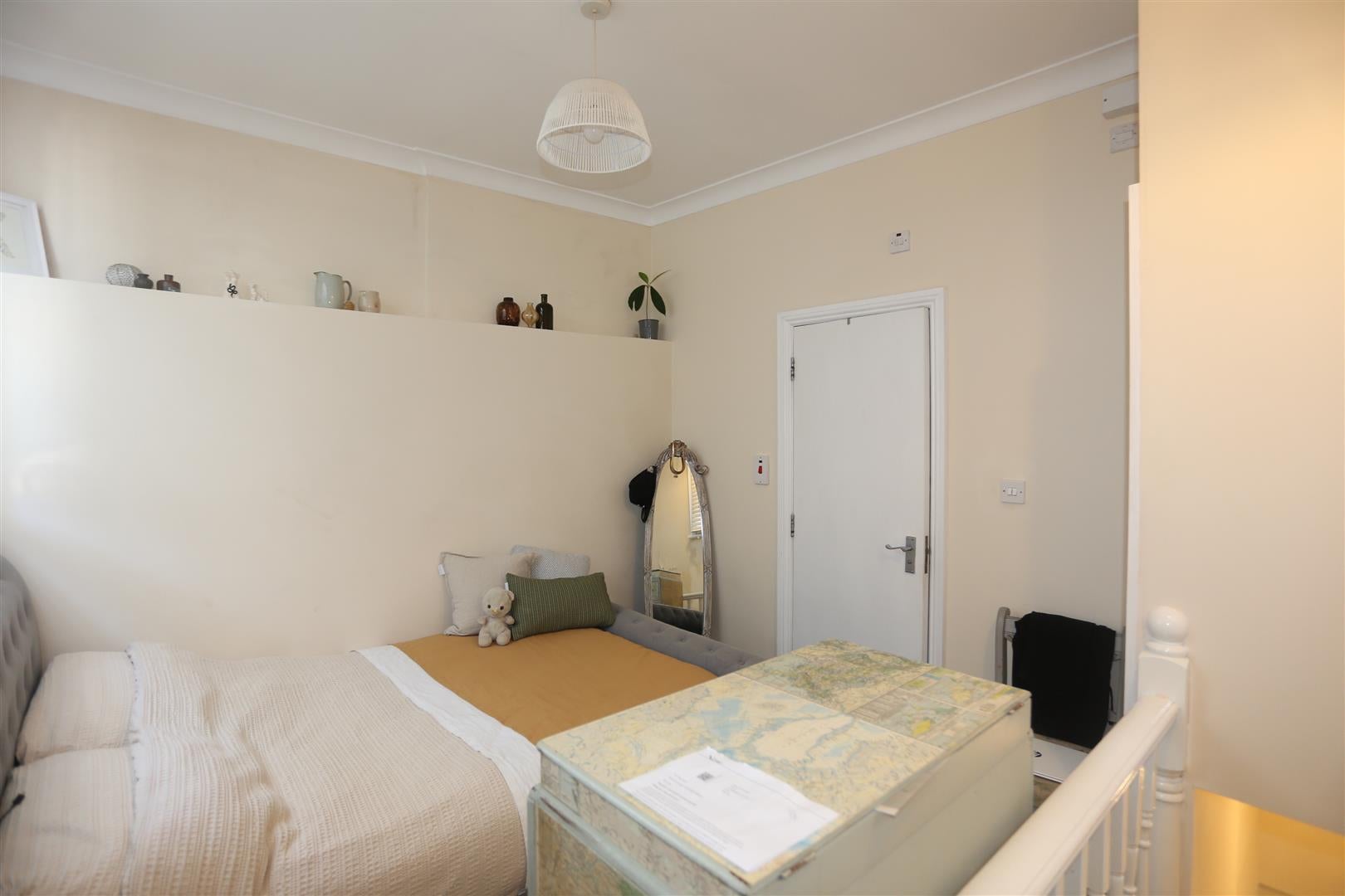 Flat Adelaide Crescent in Hove
