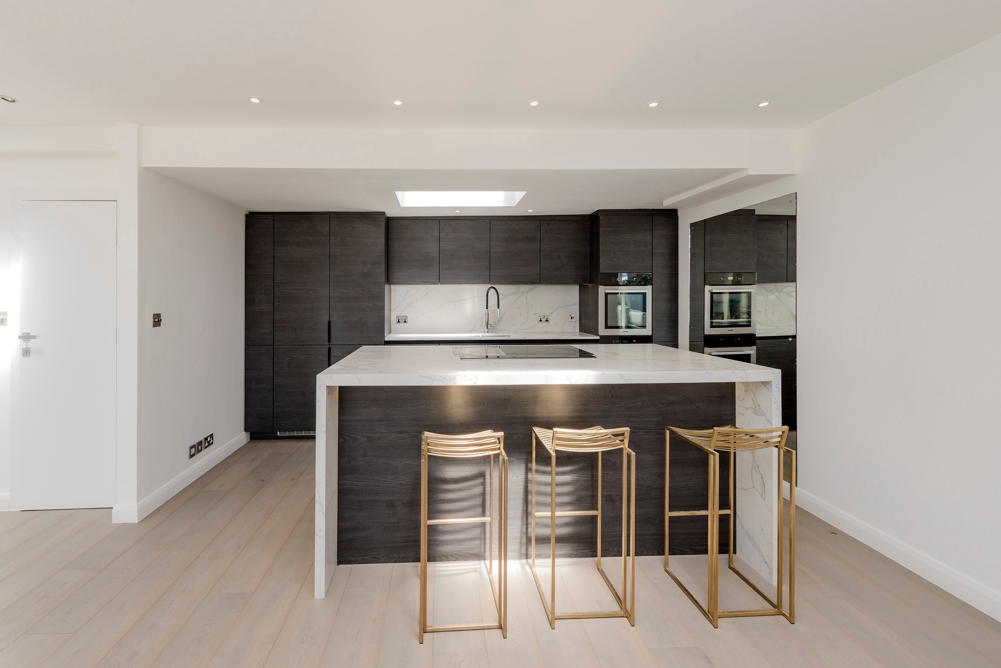 Flat Queen's Gate Place in Greater London