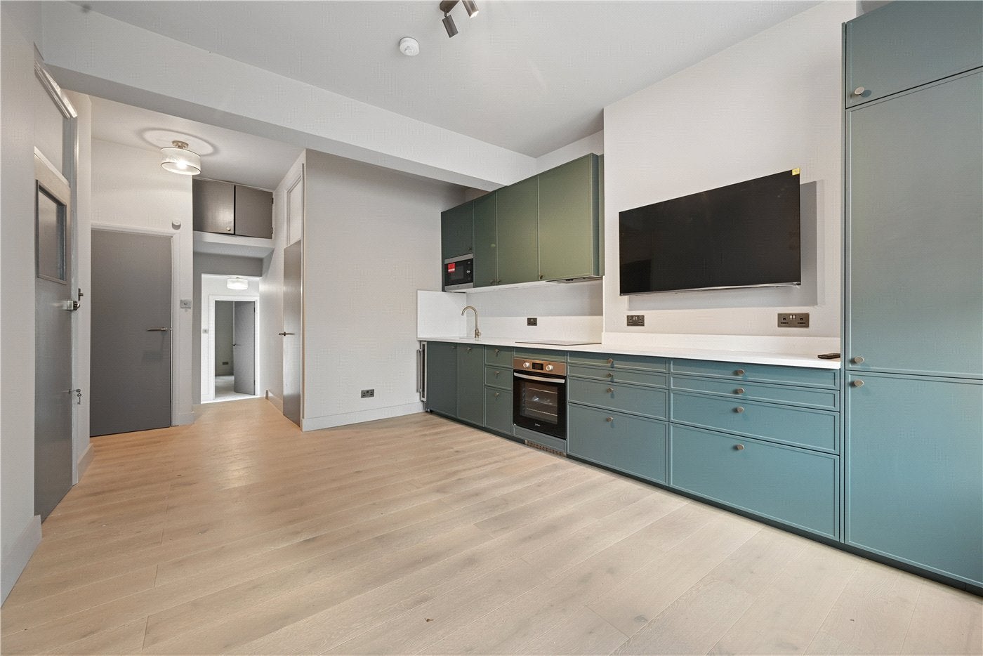 Flat Charlton Road in Greater London
