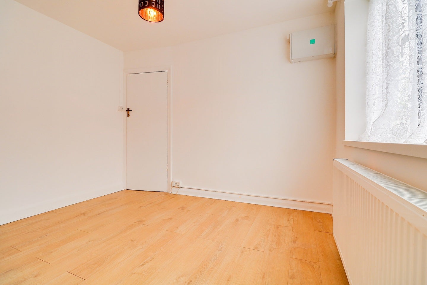 Flat Thornton Avenue in Greater London