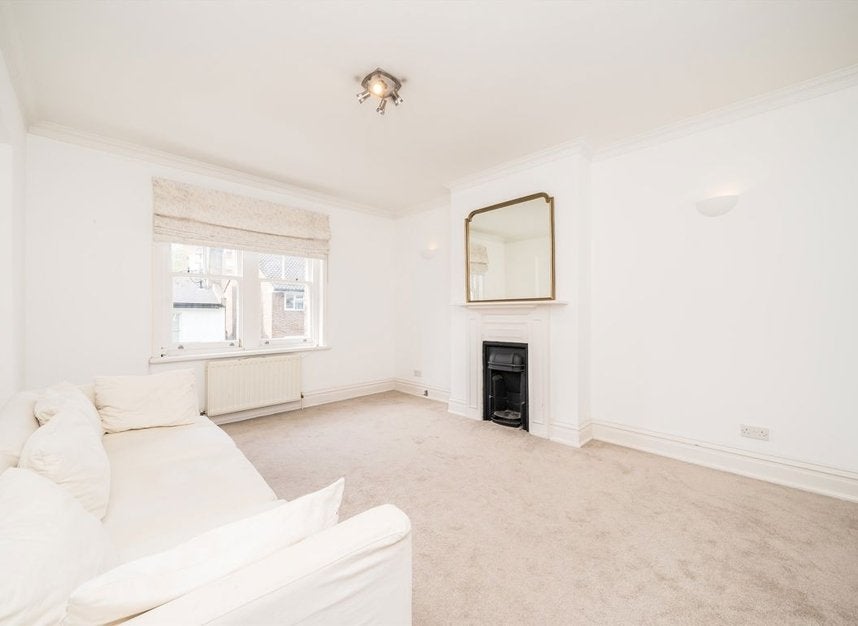 Flat Elm Park Mansions in Greater London