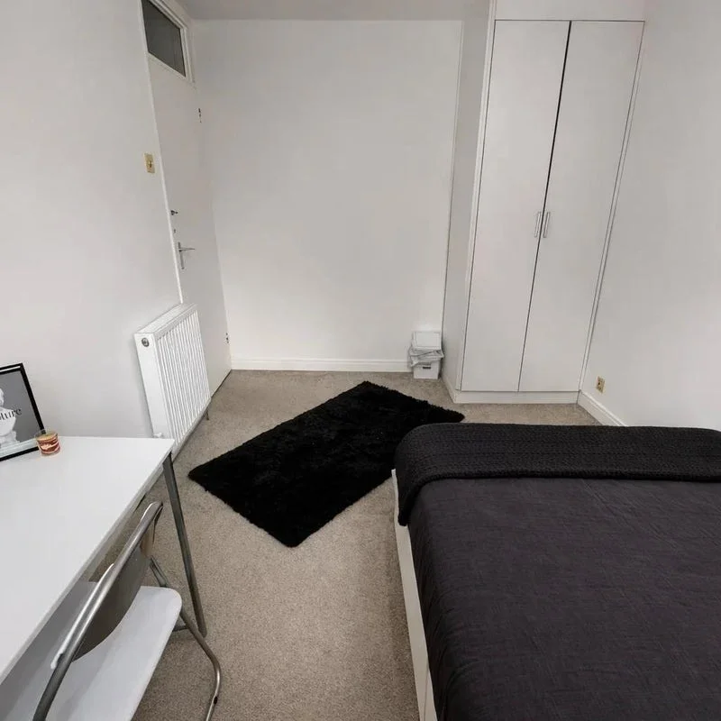 Room Leeward Gardens in Greater London