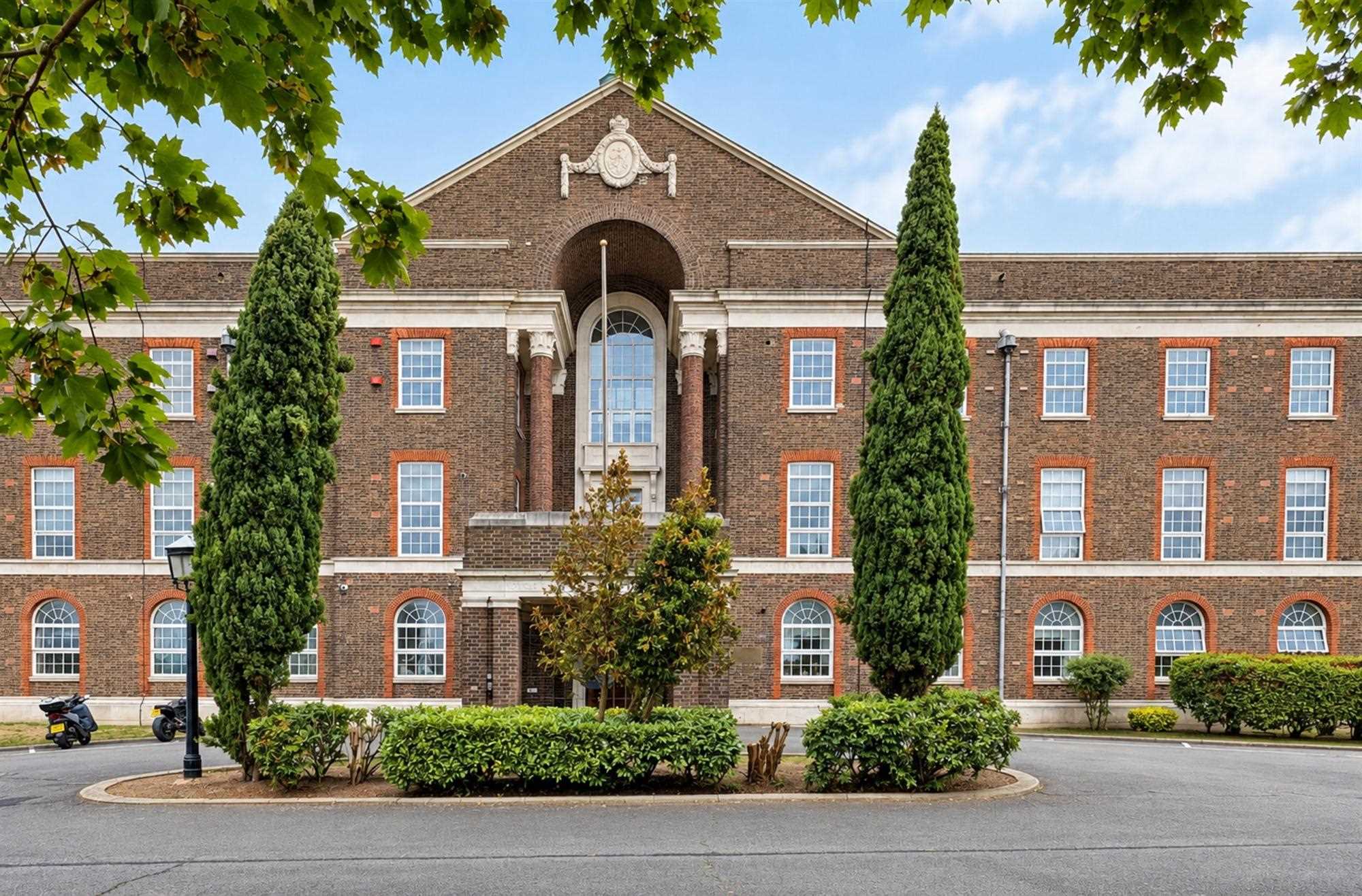 Flat Hawarden Hill in Greater London