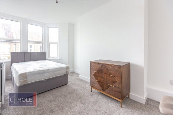 Flat Brynland Avenue in Bristol