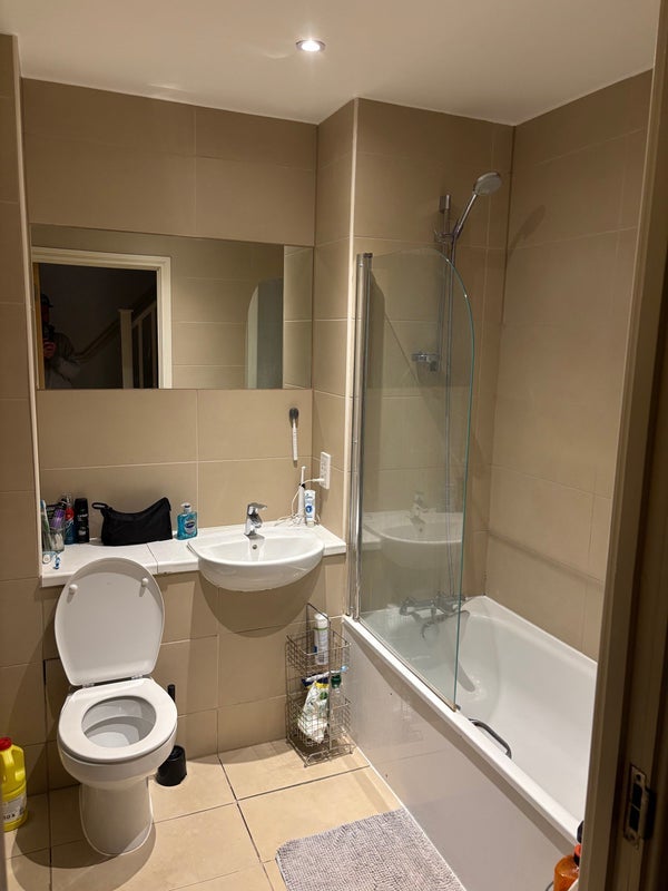 Room Caldwell Close in Greater London