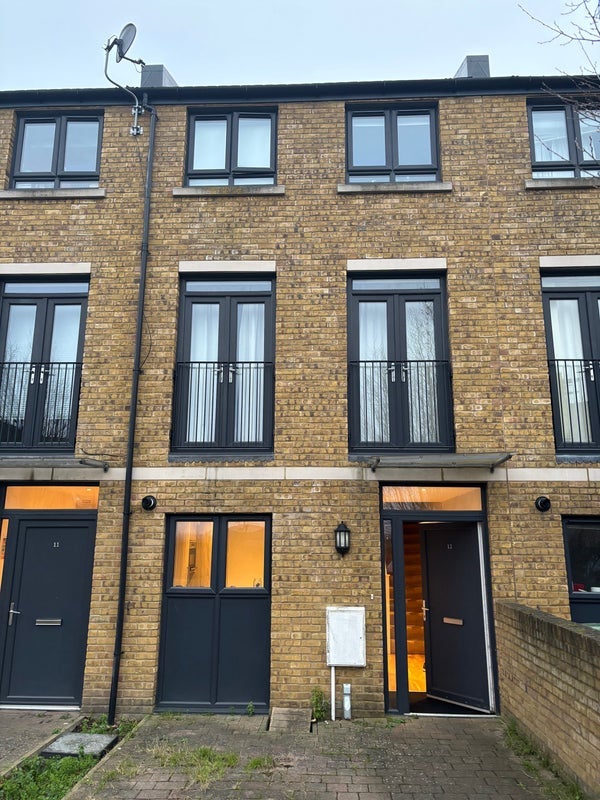 Room Caldwell Close in Greater London