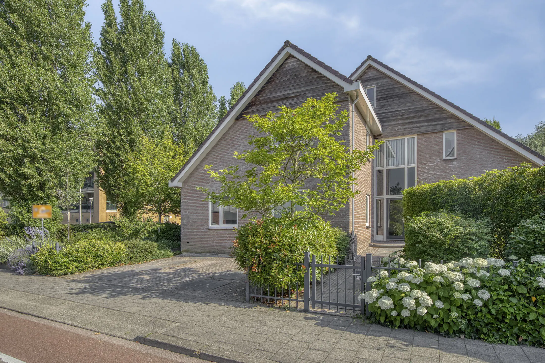 Huis Burgemeester Verduynstraat 47 in Pernis Rotterdam