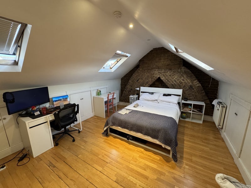 Room Hurlingham Road in Greater London