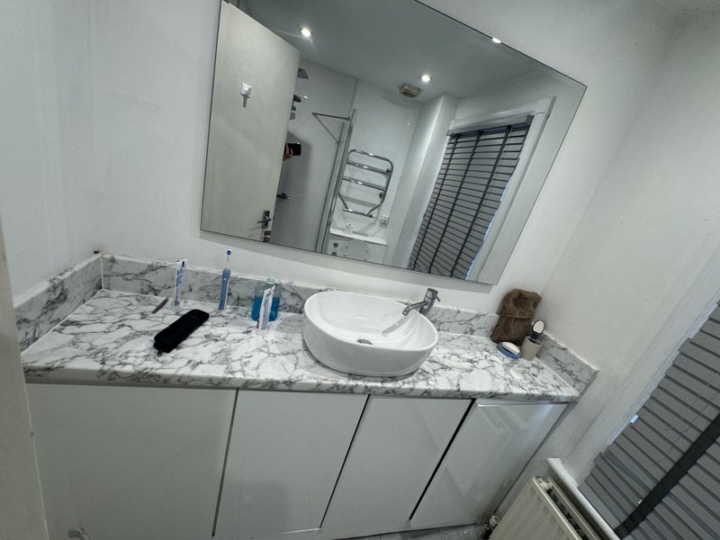 Room Hurlingham Road in Greater London