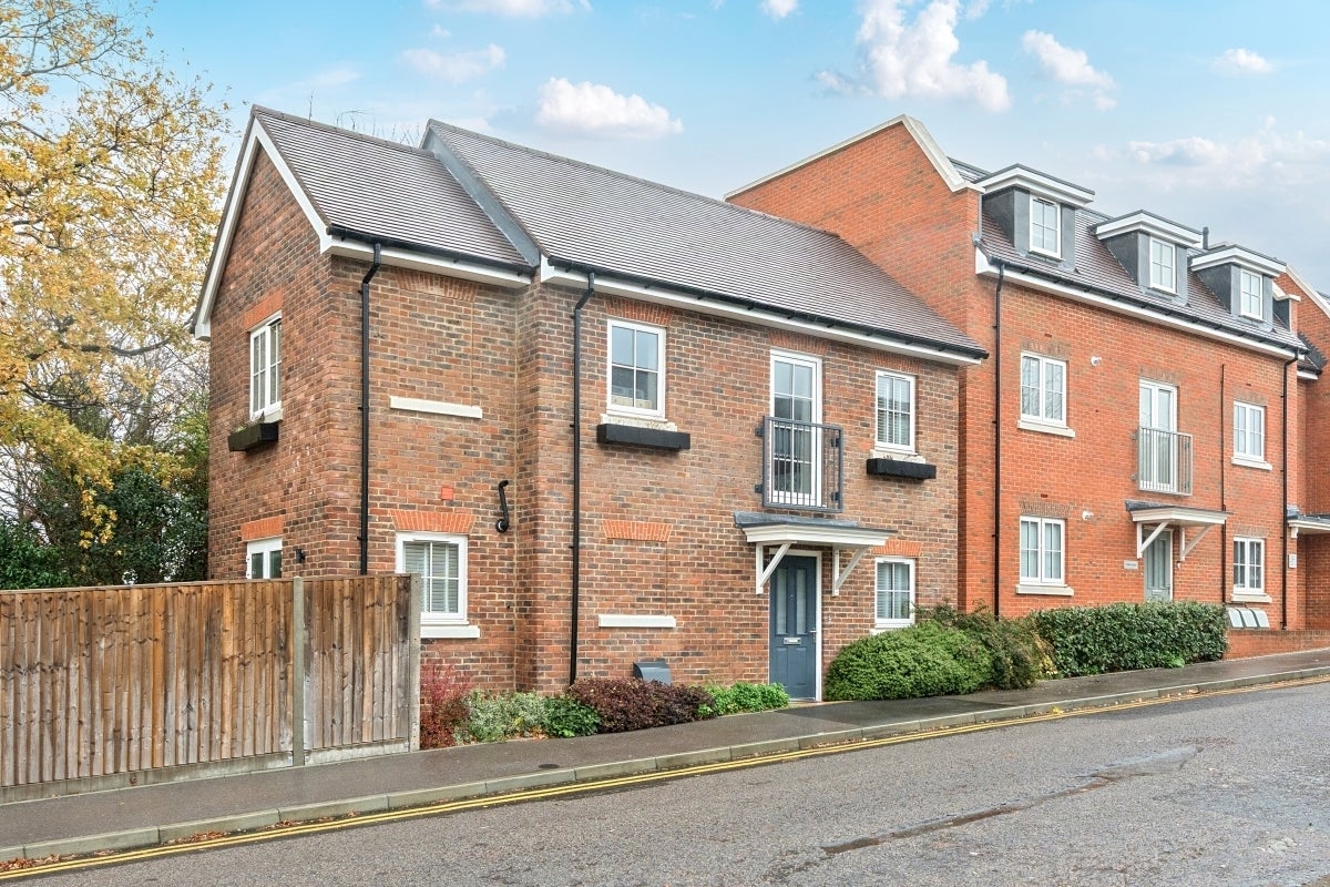 House Mill Road in Epsom and Ewell