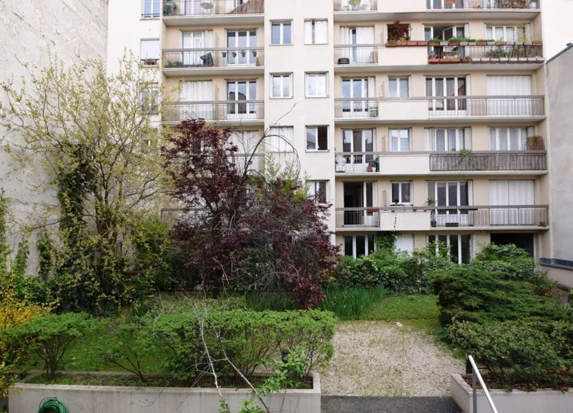 Appartement Rue de la Pierre Levée à Paris