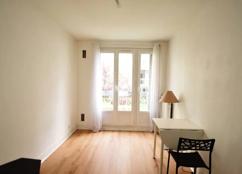 Appartement Rue de la Pierre Levée à Paris