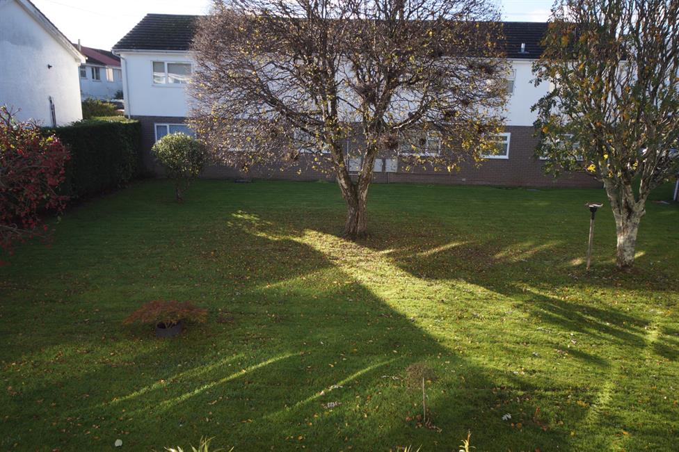 Flat Blandon Way in Cardiff