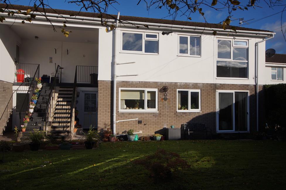 Flat Blandon Way in Cardiff