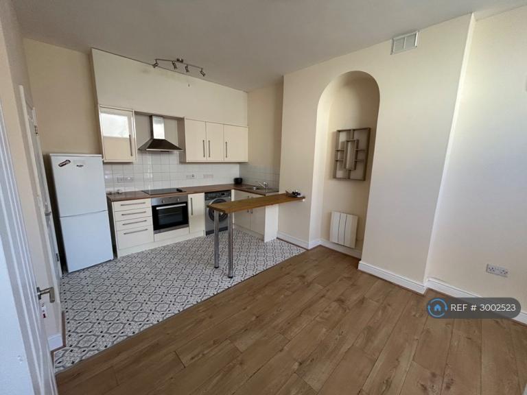 Flat Cheriton Road in Folkestone and Hythe District