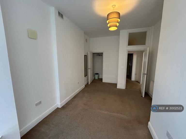 Flat Cheriton Road in Folkestone and Hythe District