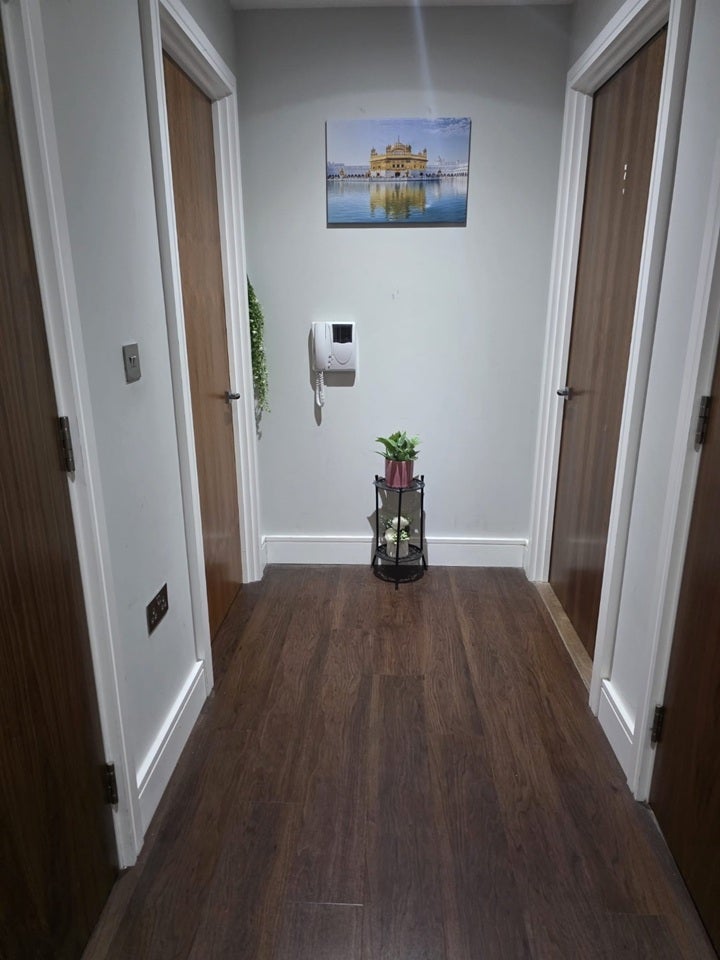 Flat Merrick Road in Greater London