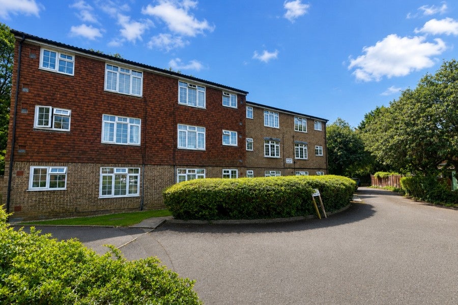 Flat Hazelbank Road in Borough of Runnymede