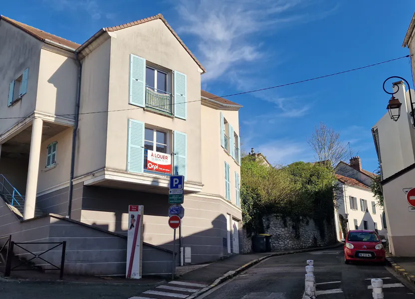 Flat Rue Pierre Curie in Triel-sur-Seine