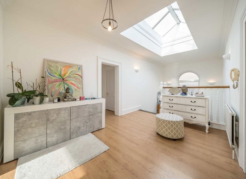 Flat Priory Road in Greater London