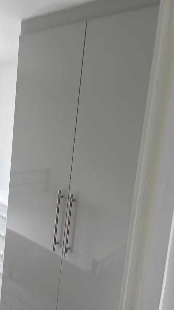 Room West Walk in Greater London