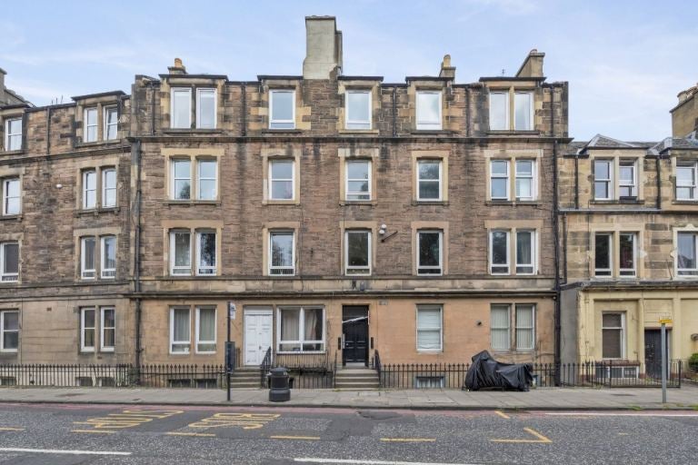 Flat Angle Park Terrace in City of Edinburgh