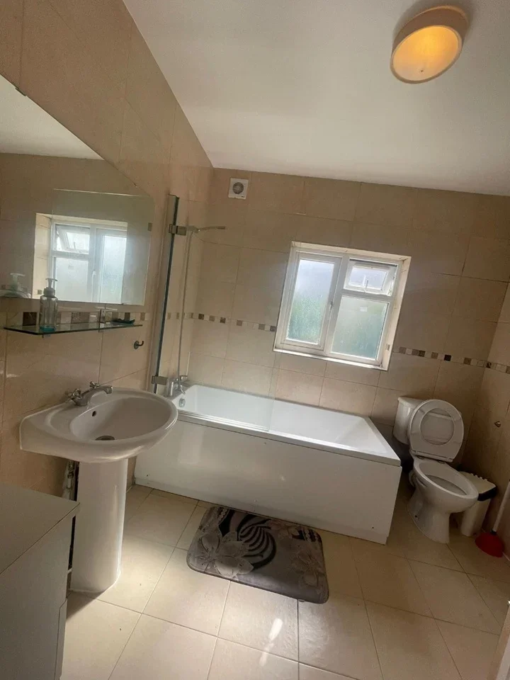Room Croydon Road in Greater London