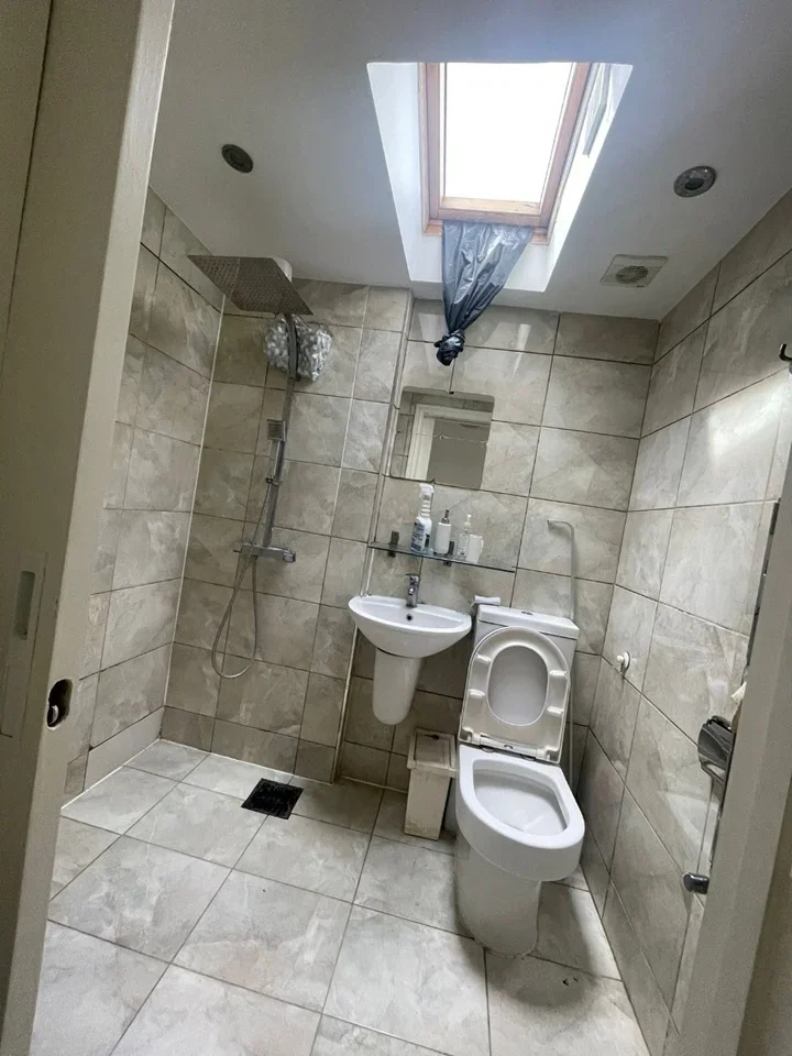 Room Croydon Road in Greater London