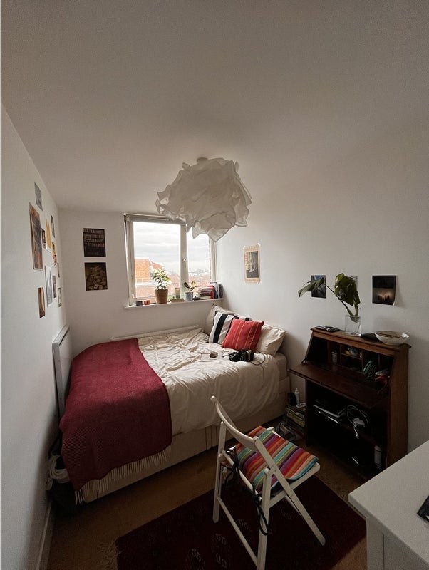 Room Regent's Row in Greater London