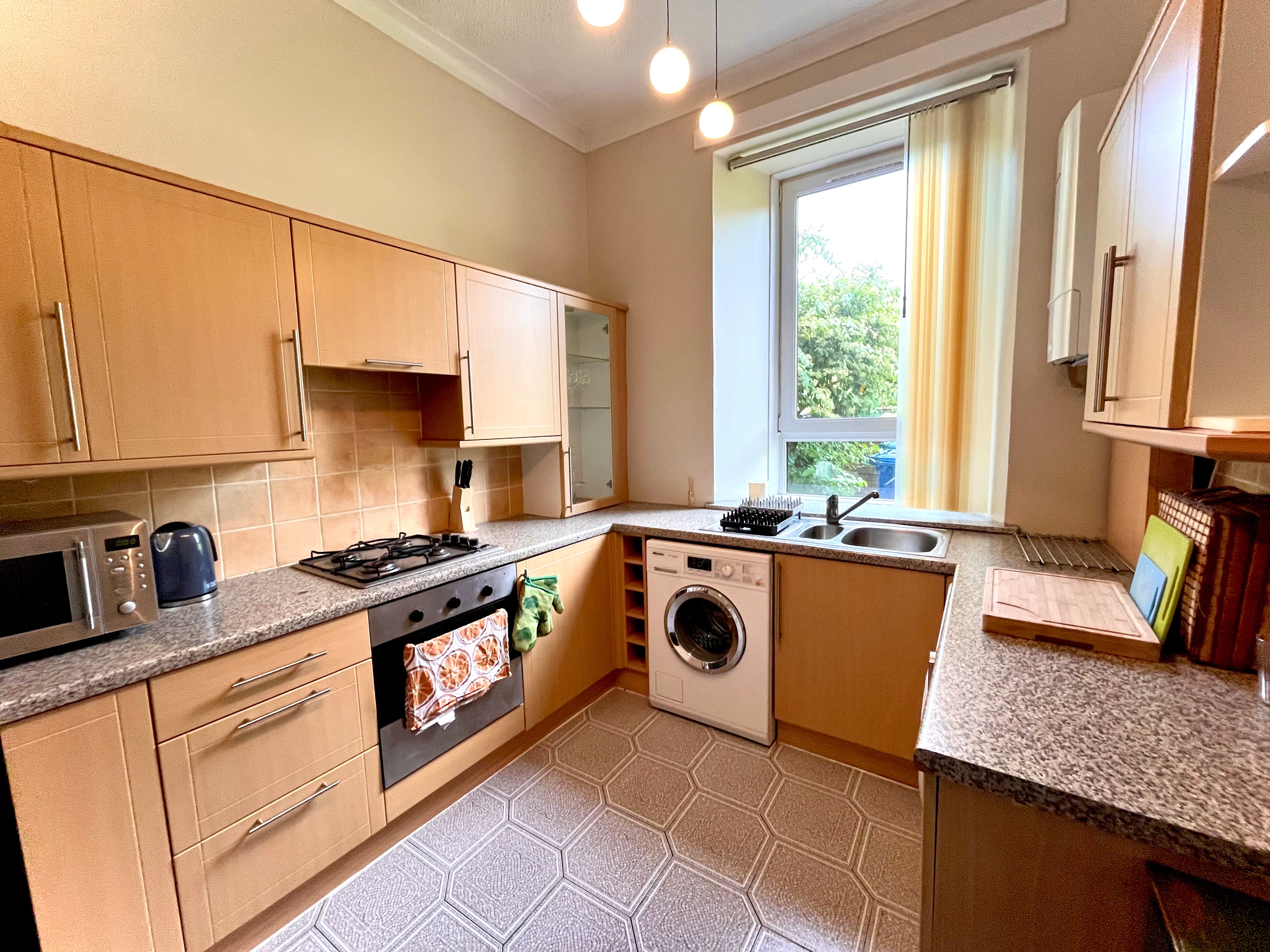 Flat Cardross Street in Glasgow