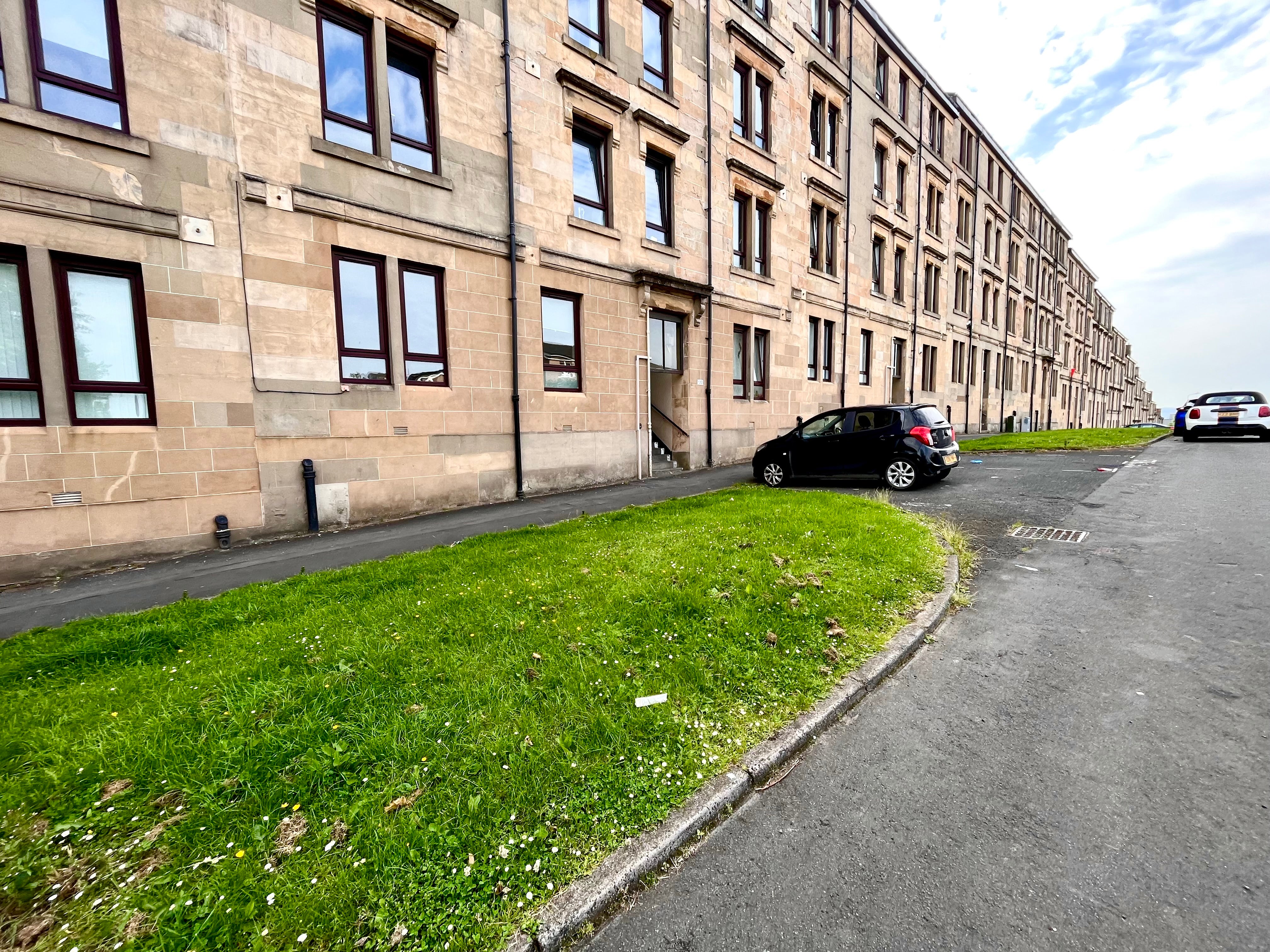 Flat Cardross Street in Glasgow