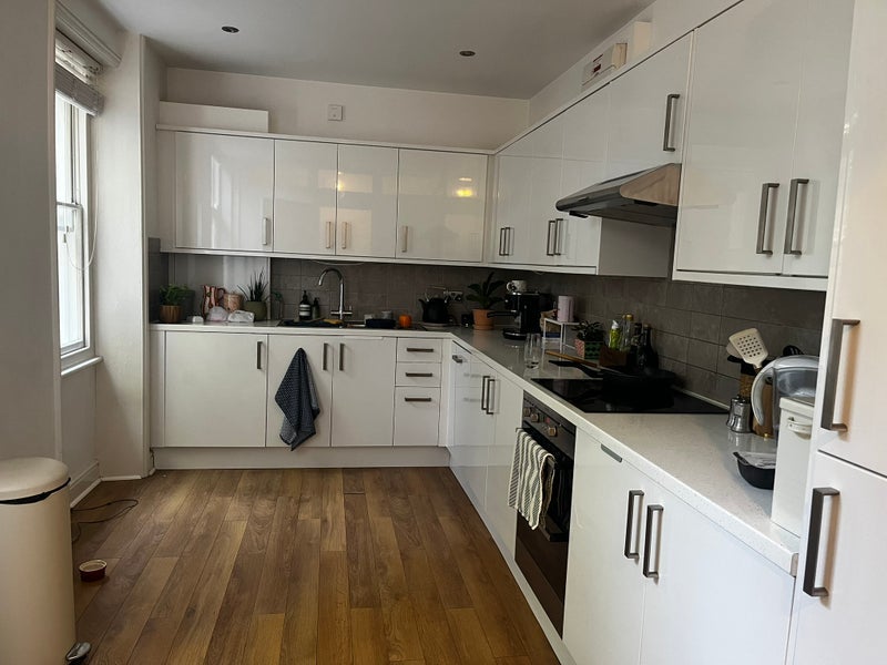 Flat Lee Road in Greater London