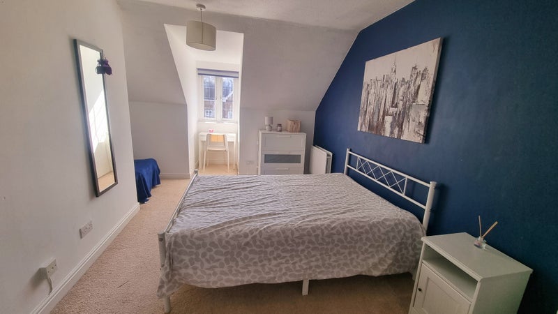Room Chipstead Valley Road in Greater London