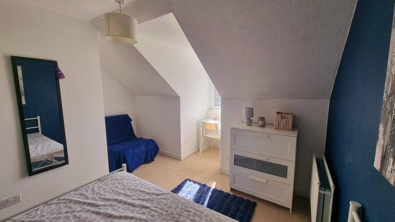 Room Chipstead Valley Road in Greater London
