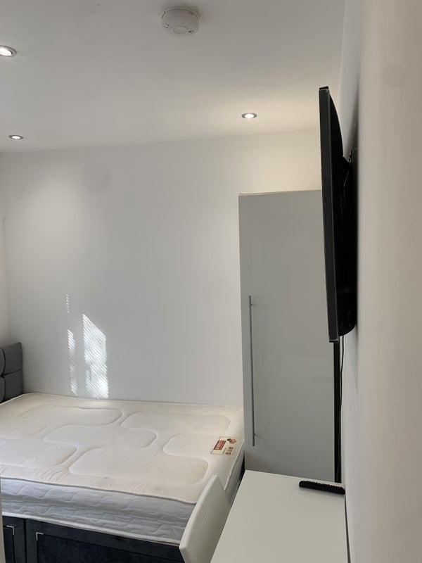 Room Norbury Road in Greater London
