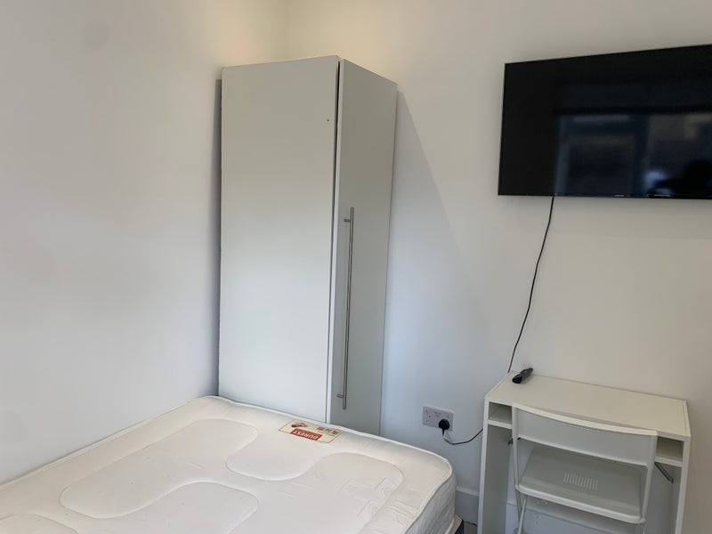 Room Norbury Road in Greater London