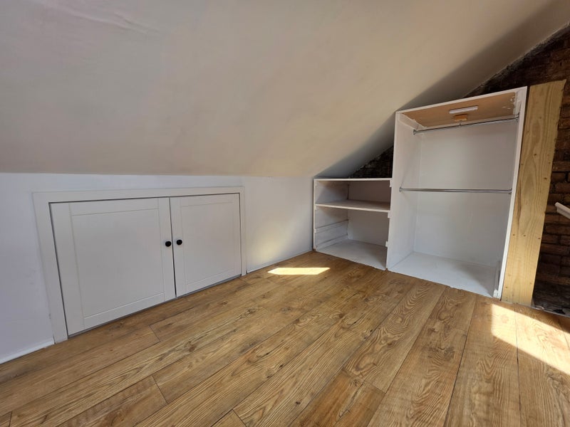 Room Hanham Road in Bristol