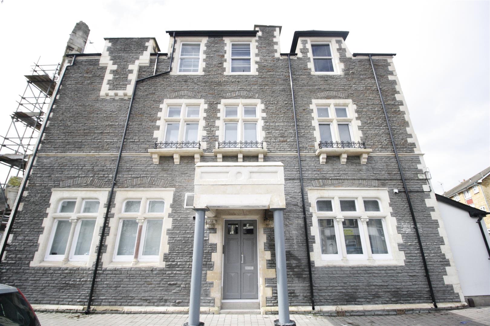 Flat Cowbridge Road West in Cardiff