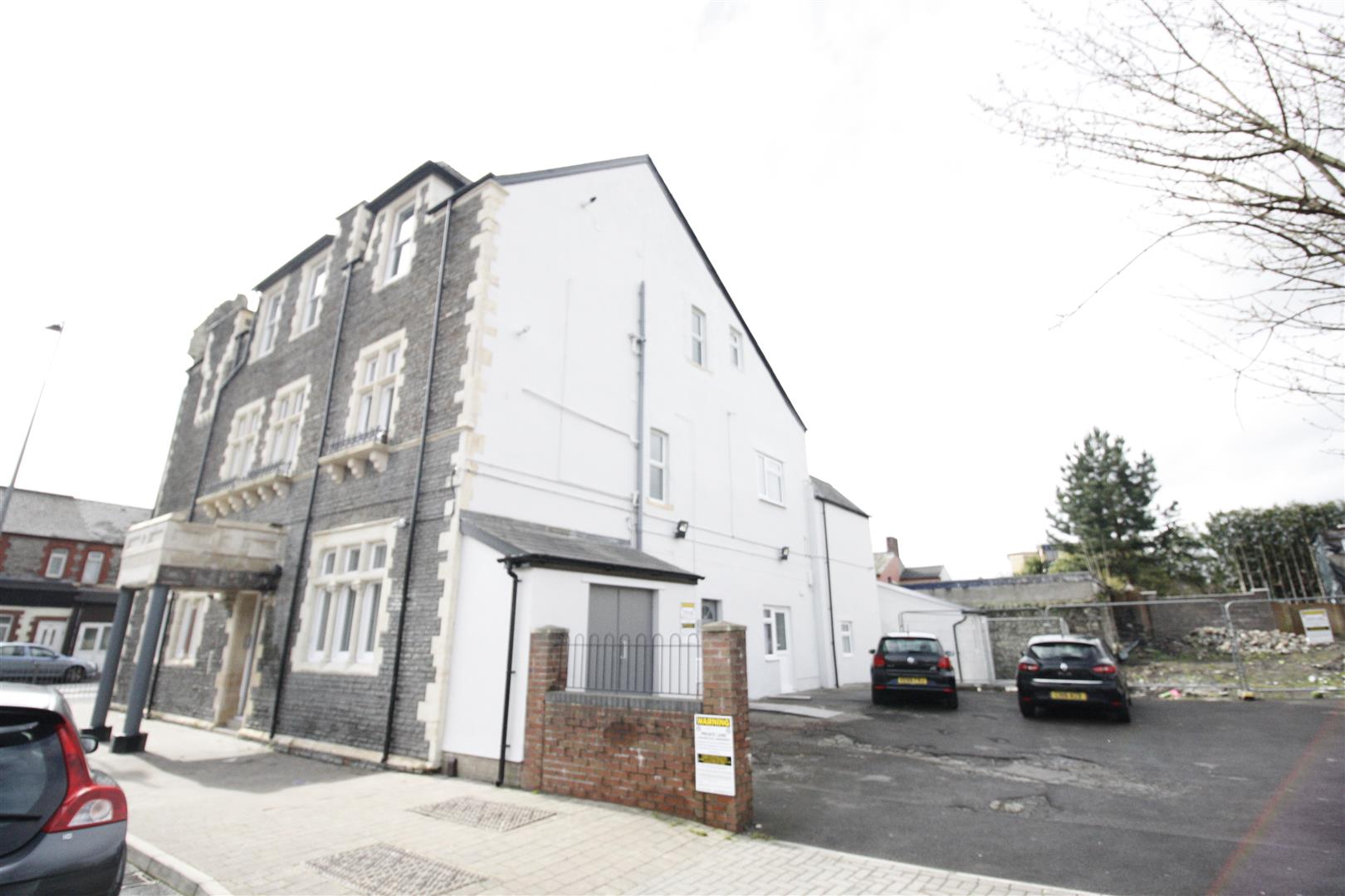 Flat Cowbridge Road West in Cardiff