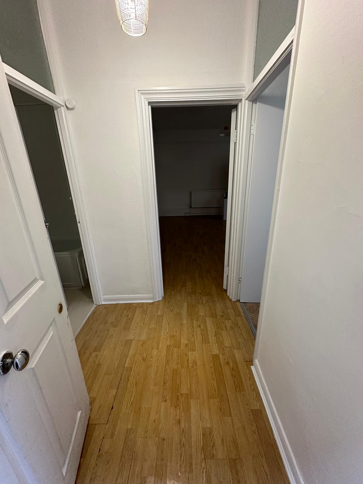 Flat Mayfield Avenue in Greater London