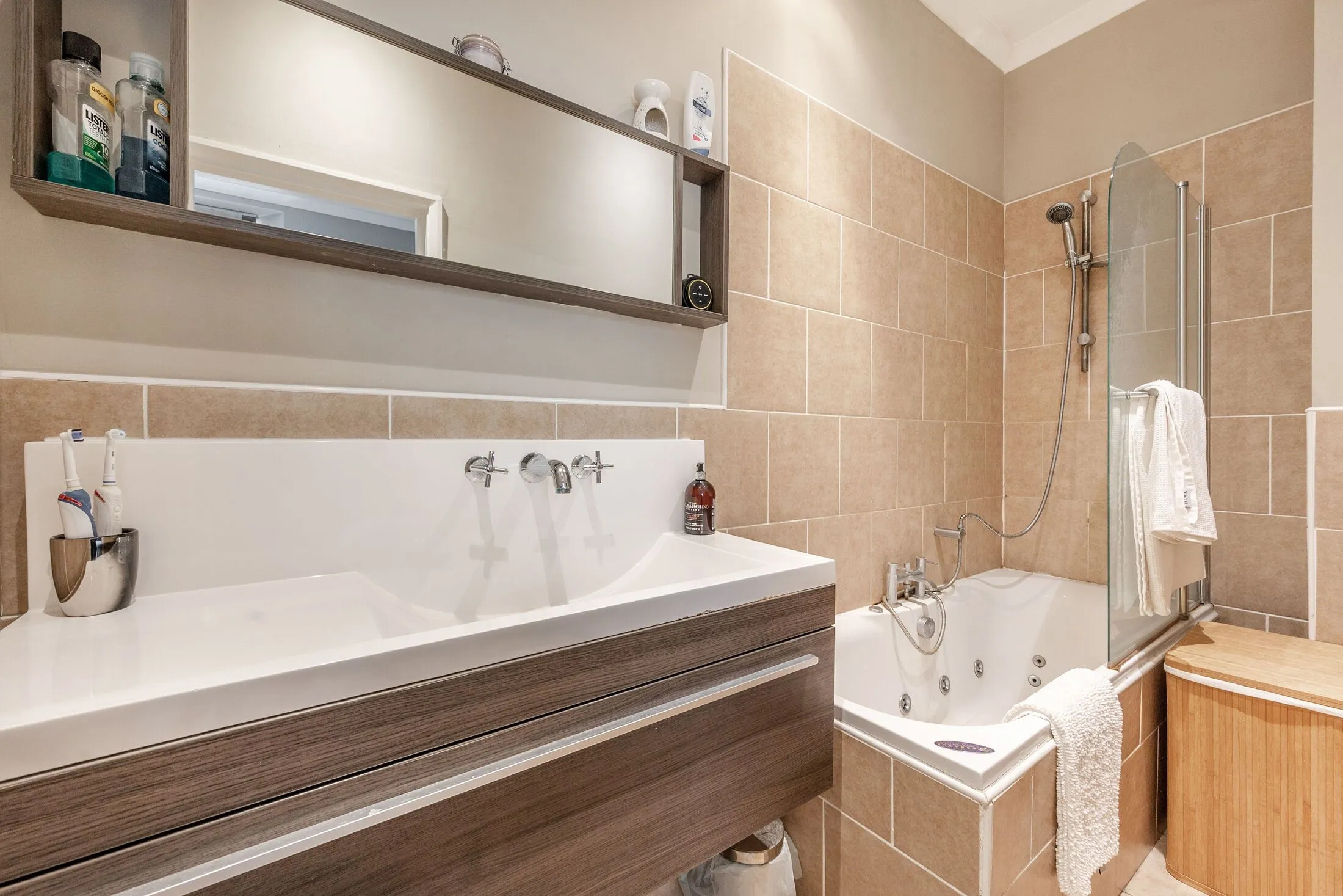 Flat Point W Access Road in Greater London