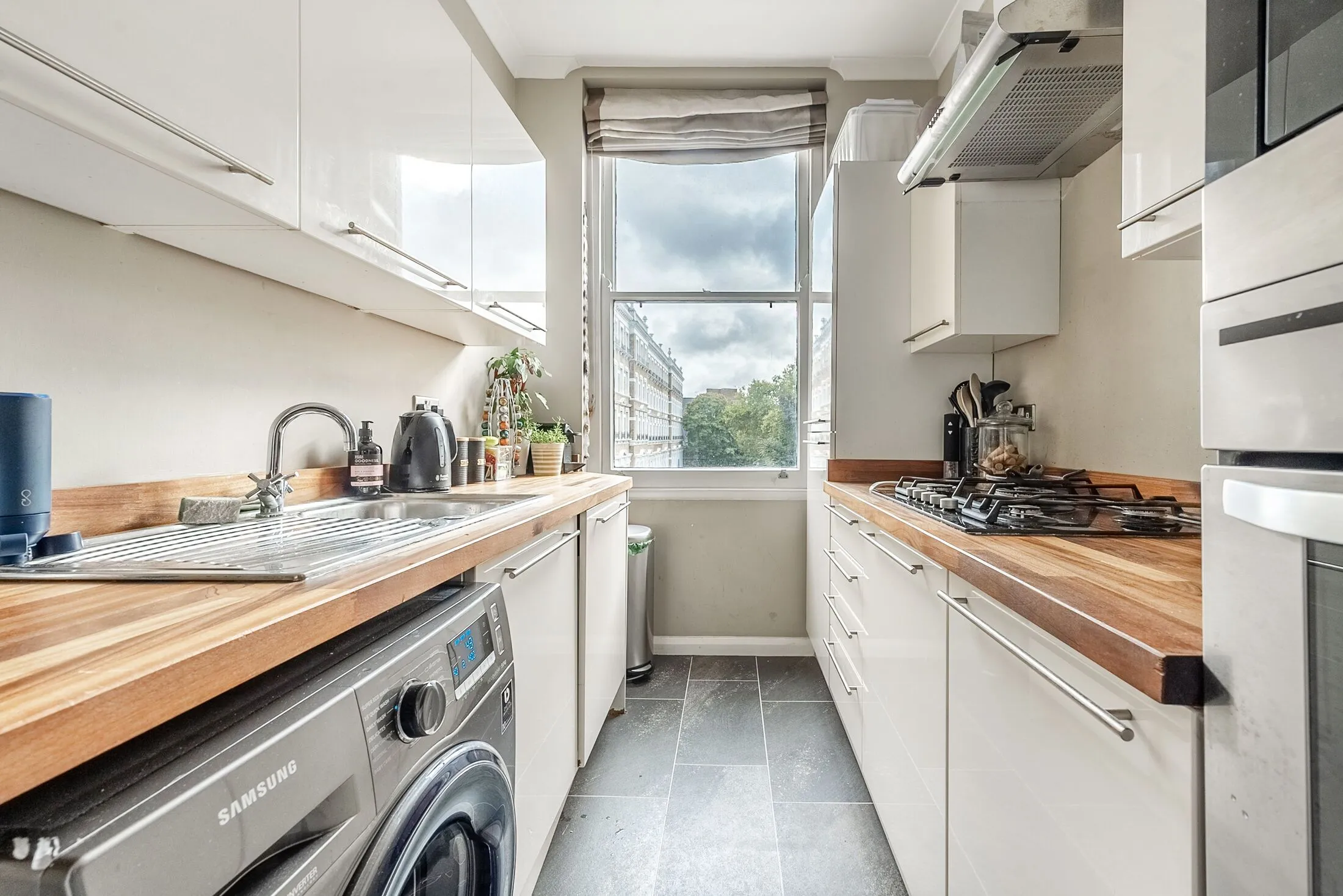 Flat Point W Access Road in Greater London