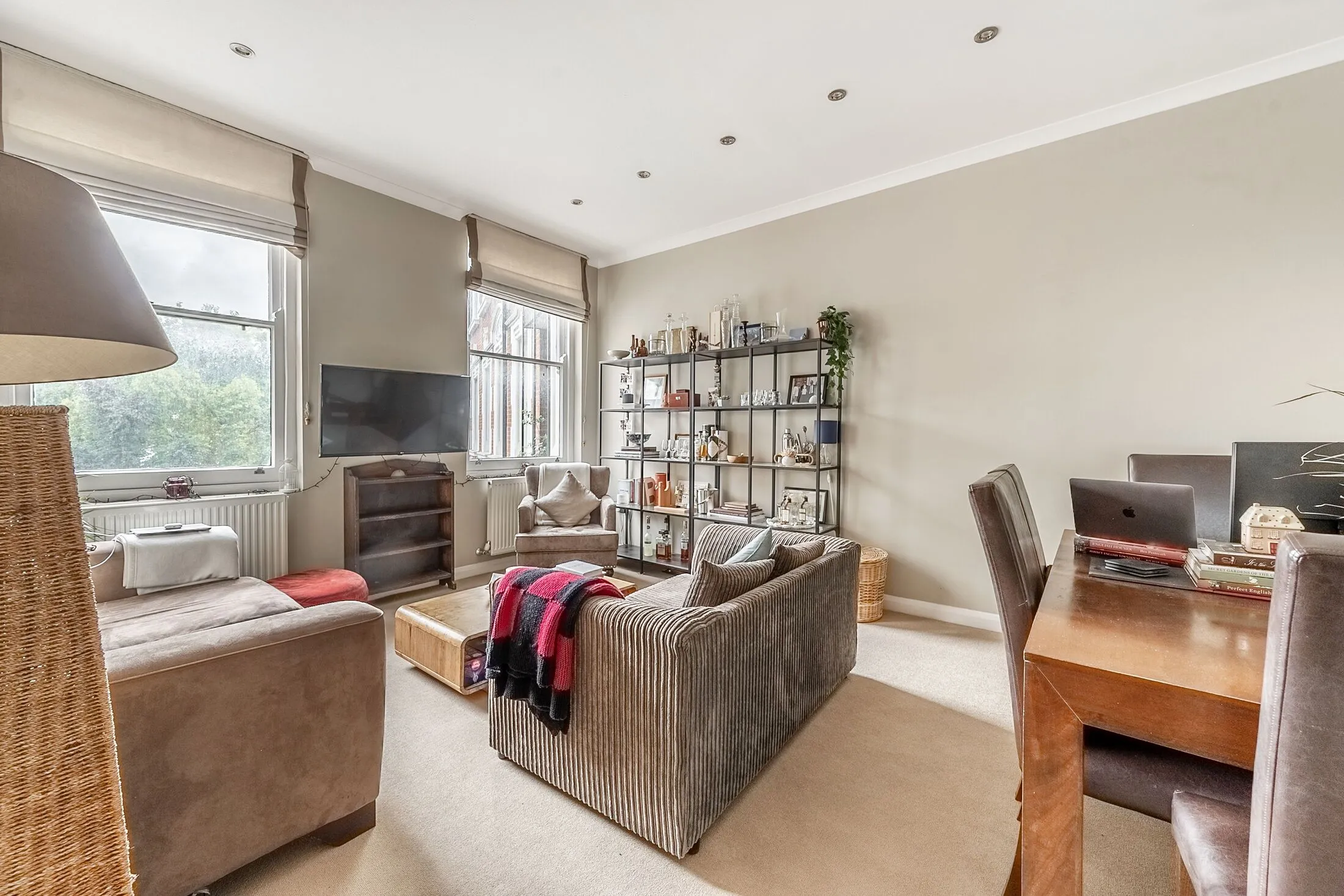 Flat Point W Access Road in Greater London