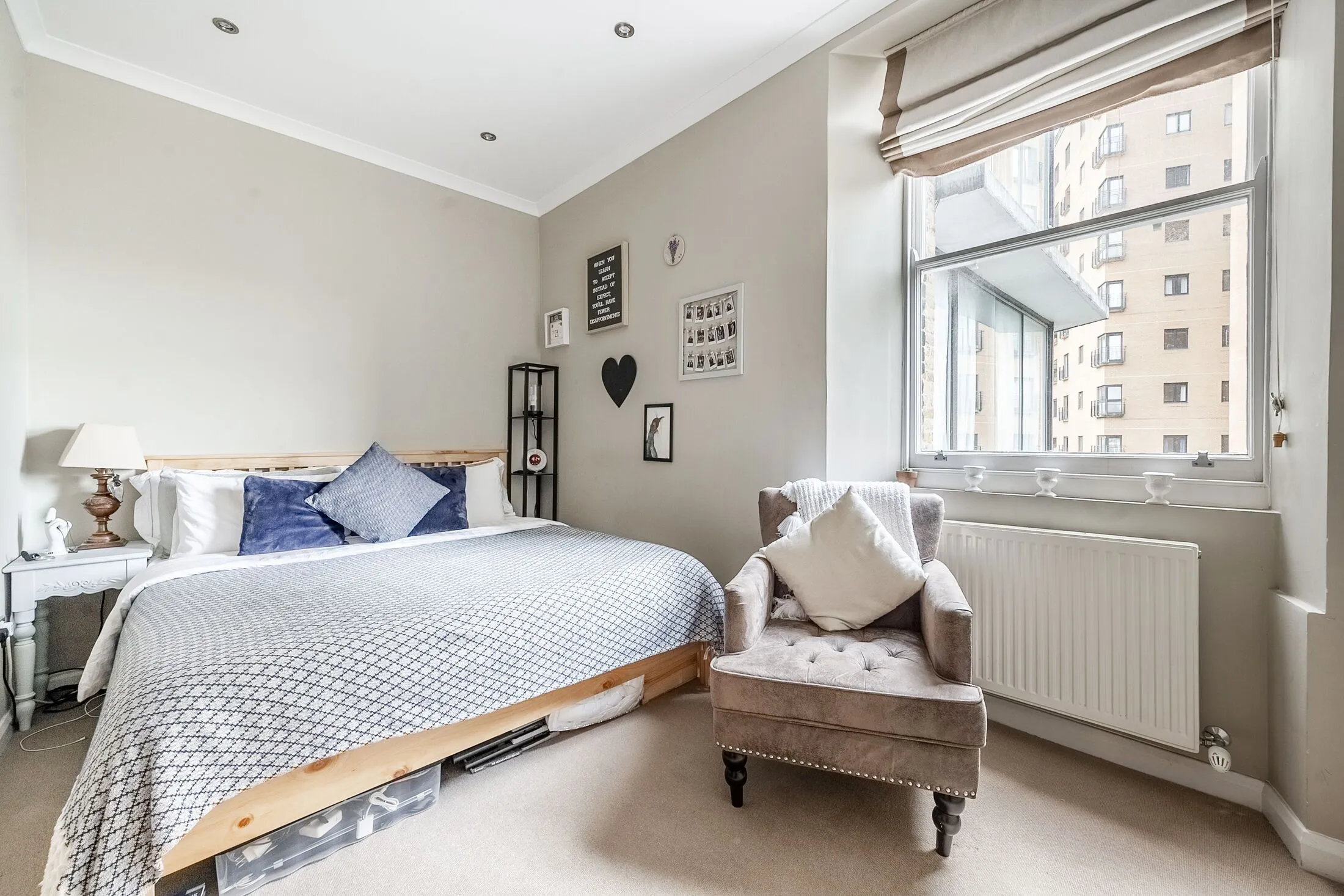 Flat Point W Access Road in Greater London