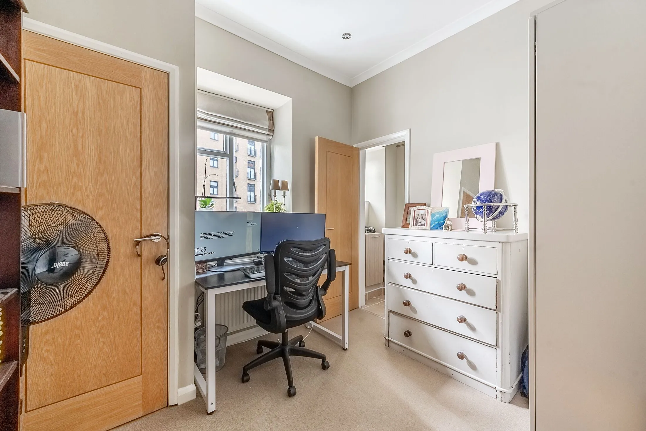 Flat Point W Access Road in Greater London