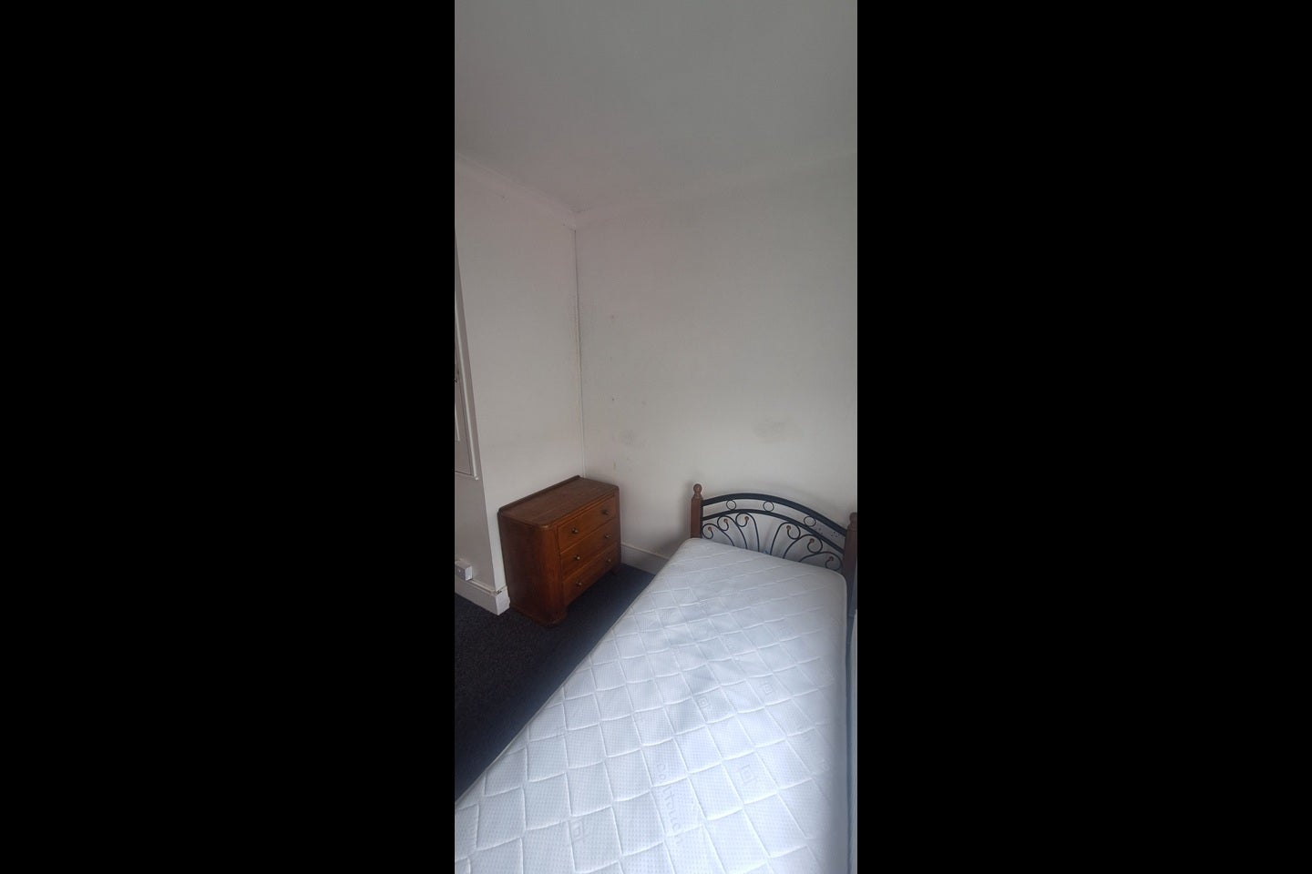 Room Suffolk Road in Greater London