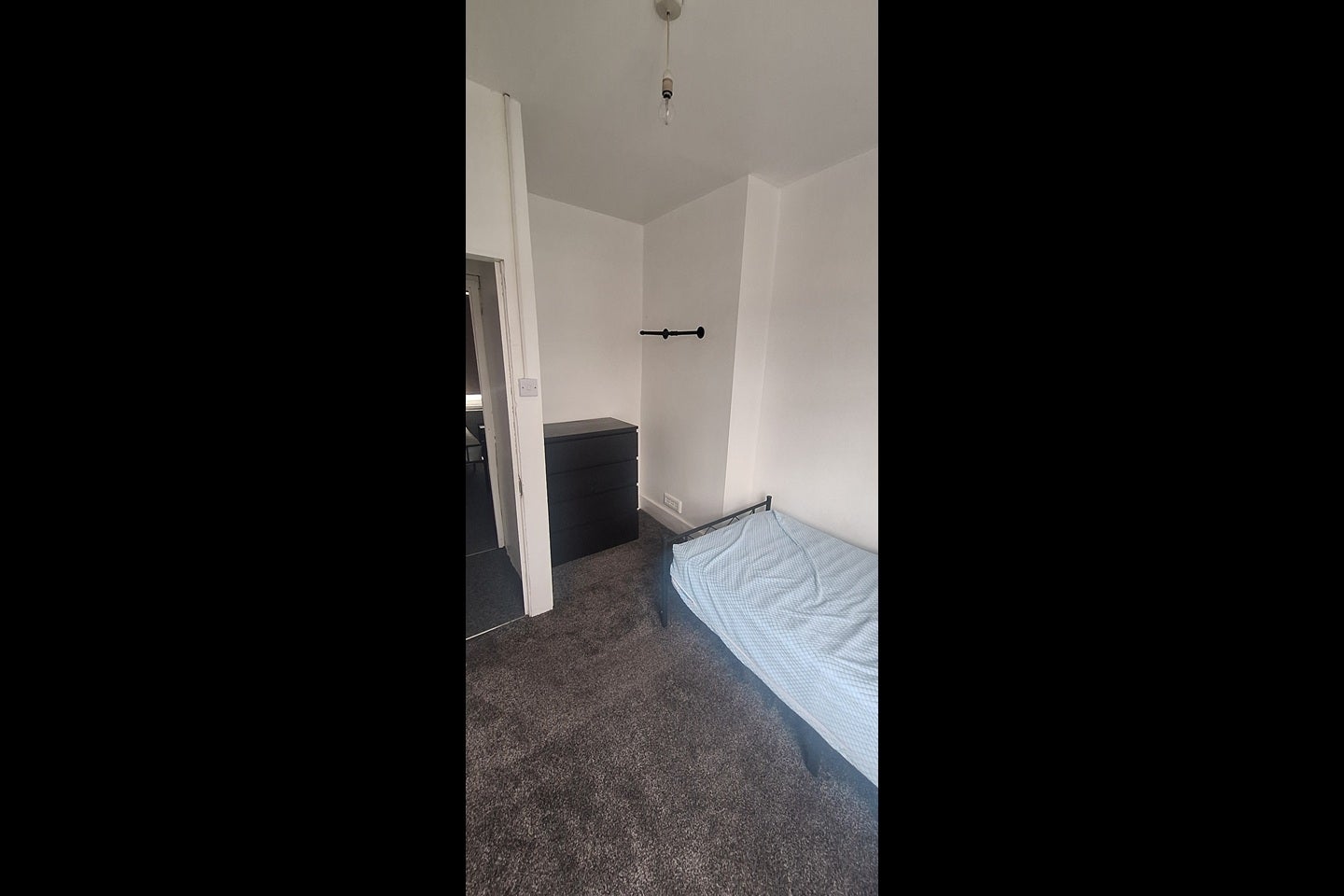 Room Suffolk Road in Greater London