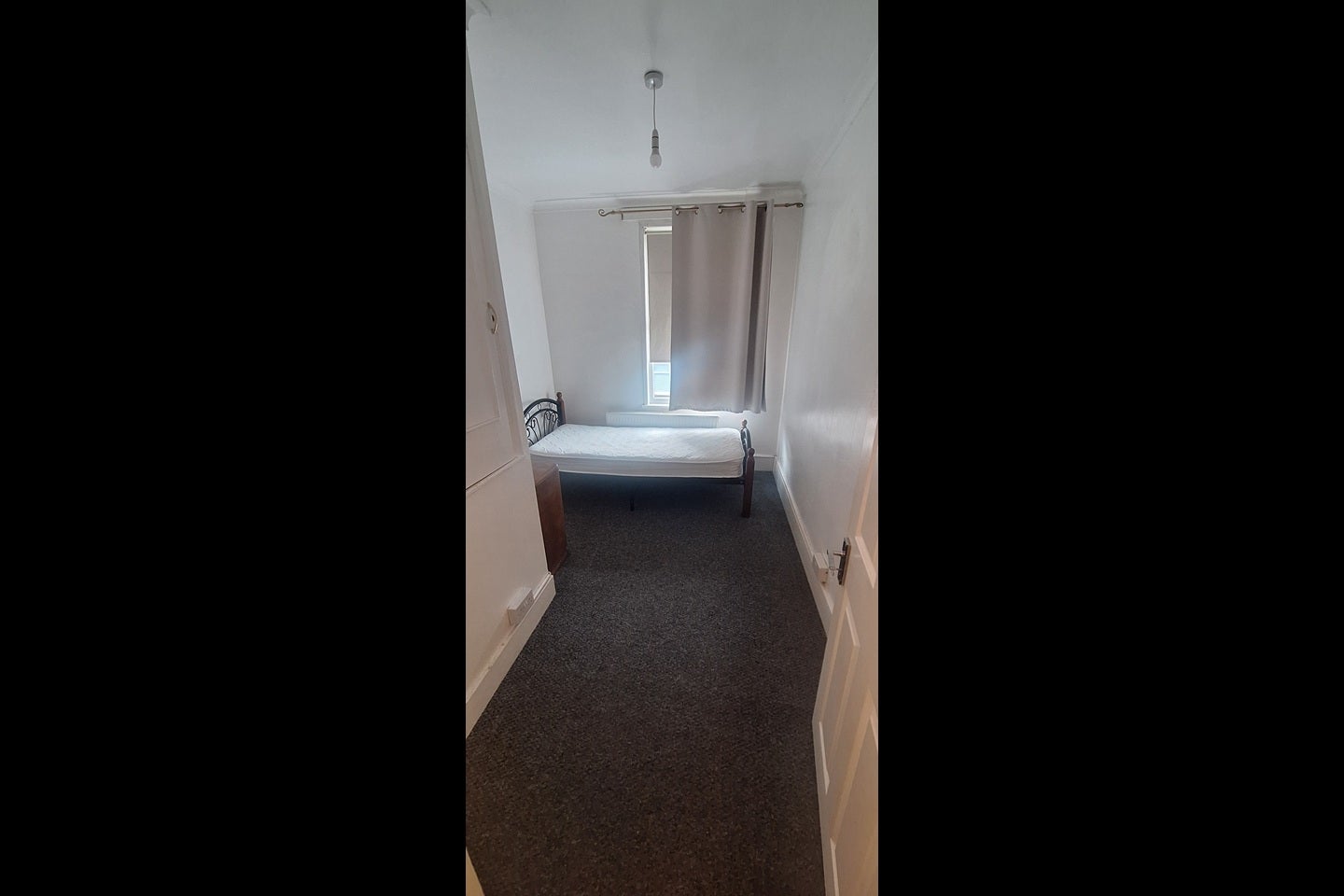 Room Suffolk Road in Greater London