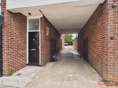 Flat High Street in Brownhills