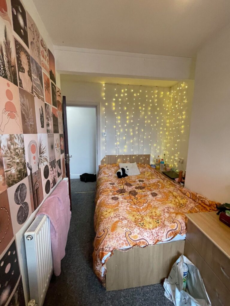 Flat Estcourt Terrace in Leeds